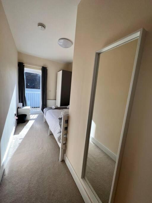 2 Bedroom Apartment With Balcony 牛津 外观 照片